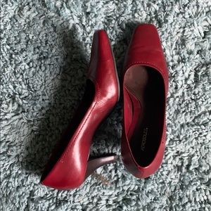 Red Aerosoles square toed heels